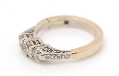 Lot 425 - A diamond ring