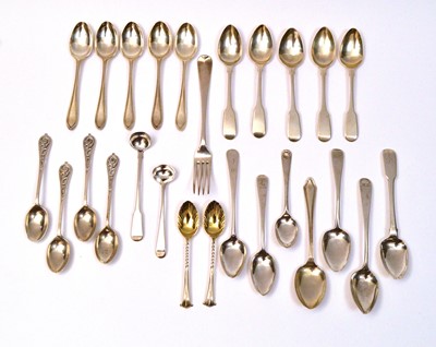 Lot 164 - A selection of silver teaspoons