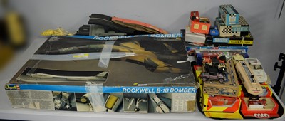 Lot 295 - Selection of Model Kits, diecast vehicles, etc.