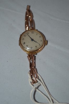 Lot 152 - A lady's 9ct gold cased wristwatch