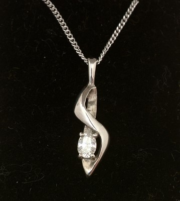 Lot 292 - A diamond and palladium pendant