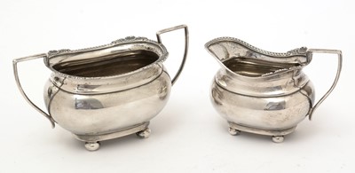Lot 353 - A George V silver milk jug and sugar bowl