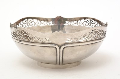 Lot 366 - A silver bowl, by Collingwood & Sons Ltd