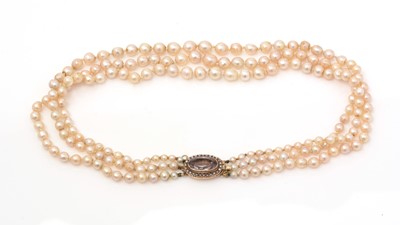 Lot 300 - A triple row graduated cultured pearl necklace