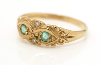 Lot 12 - An emerald and diamond ring