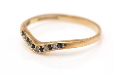 Lot 18 - A sapphire and diamond ring