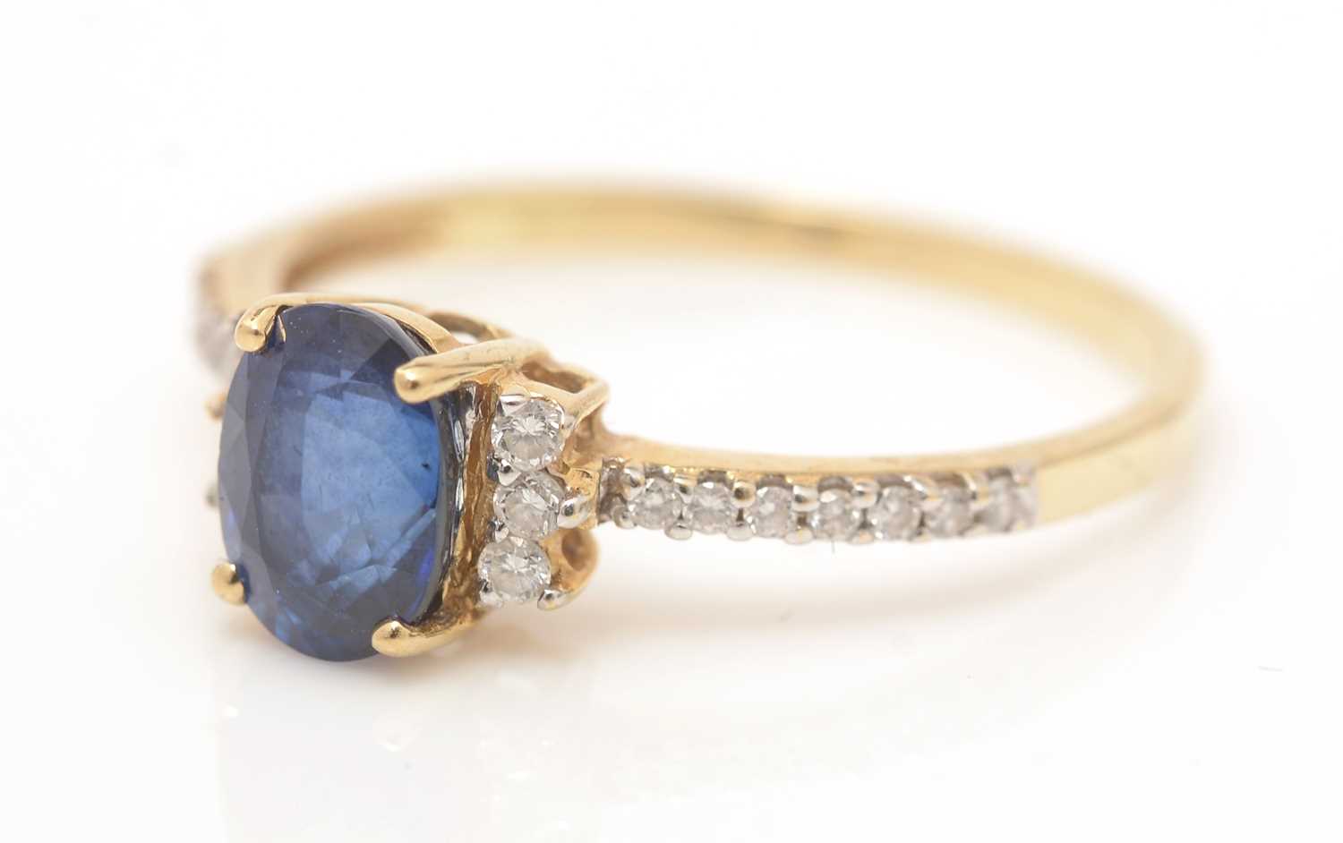 Lot 55 - A sapphire and diamond ring