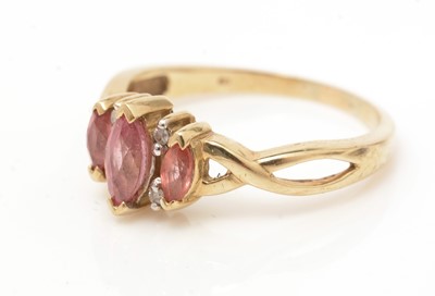 Lot 79 - A pink sapphire and diamond ring