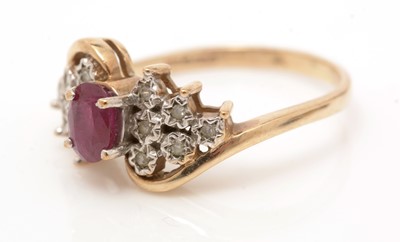 Lot 87 - A ruby and diamond ring
