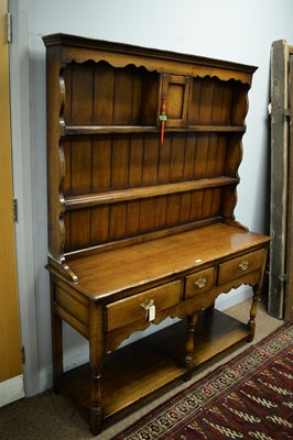Lot 83 - A reproduction oak Welsh dresser
