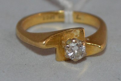 Lot 225 - A diamond cluster ring