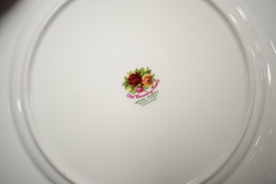Lot 466 - An extensive Royal Albert 'Old Country Roses' pattern coffee, tea and dinner service.
