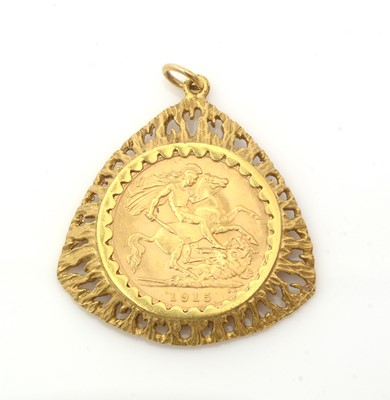 Lot 133 - A George V gold half sovereign pendant