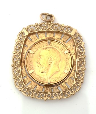 Lot 135 - A George V gold sovereign pendant