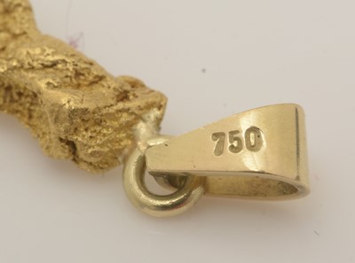 Lot 137 - An 18ct yellow gold nugget pendant