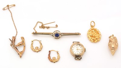 Lot 147 - A selection of gold jewellery.