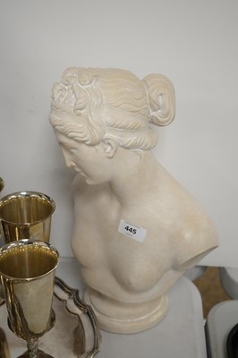 Lot 445 - A selection of decorative items.