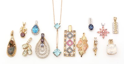 Lot 157 - A selection of pendants