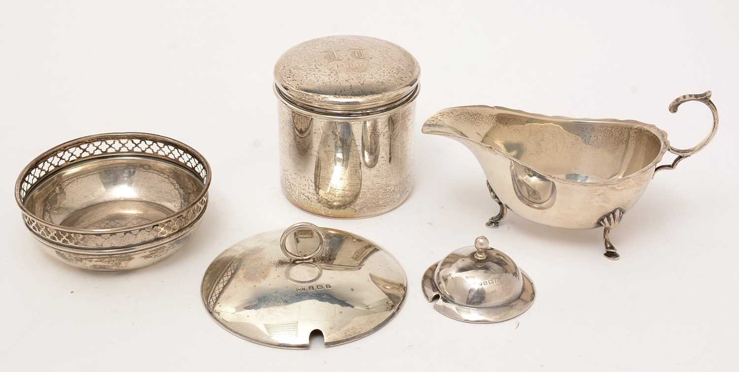 Lot 409 - A selection of silver items