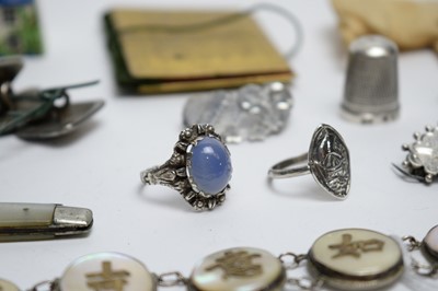 Lot 117 - A selection of buttons and other items.