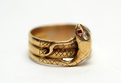 Lot 139 - A 9ct yellow gold snake pattern ring