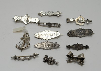 Lot 131 - A collection of silver Victorian and early 20th Century brooches