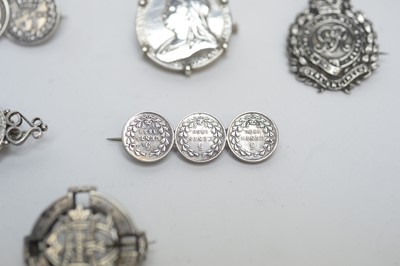 Lot 136 - A selection of silver and white metal brooches