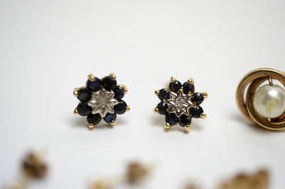 Lot 149 - A collection of gold and yellow metal earrings