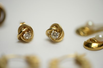 Lot 149 - A collection of gold and yellow metal earrings