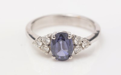 Lot 299 - A sapphire and diamond ring