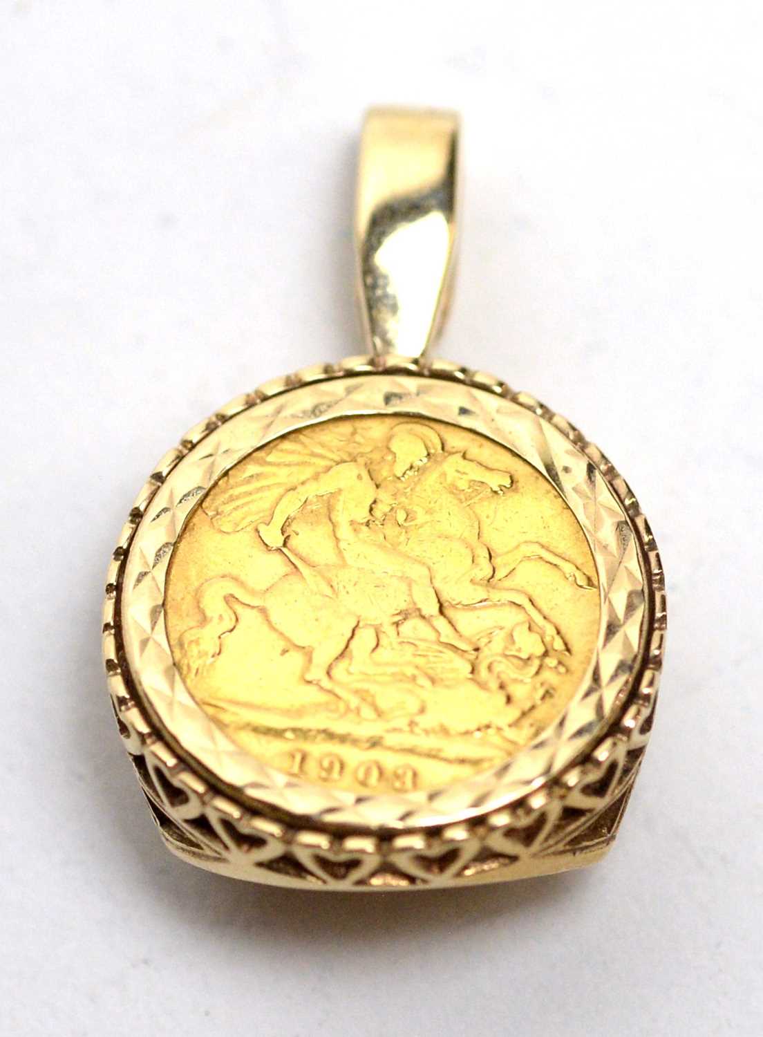 Lot 242 - An Edward VII gold half sovereign pendant