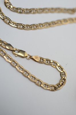 Lot 207 - A 9ct yellow gold oval locket pendant and chain