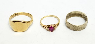 Lot 202 - Three gold rings