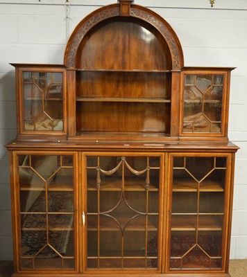 Lot 96 - An early 20th Century inlaid mahogany display cabinet.