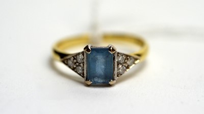 Lot 147 - A diamond and blue stone dress ring