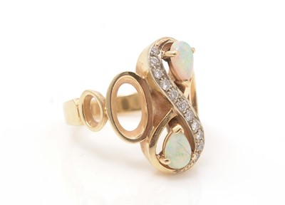 Lot 438 - An opal and diamond ring