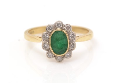Lot 440 - An emerald and diamond cluster ring