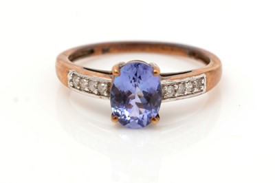 Lot 446 - A tanzanite and diamond ring