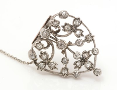 Lot 450 - An Edwardian diamond set white-metal fur-clip