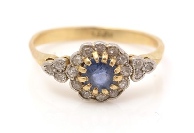 Lot 453 - A diamond and sapphire cluster ring