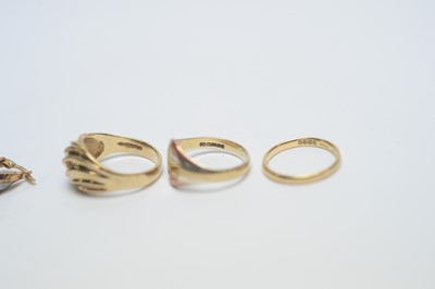 Lot 280 - Three rings and a pair of earrings