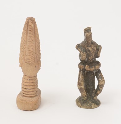 Lot 917 - A pair of Onile figures