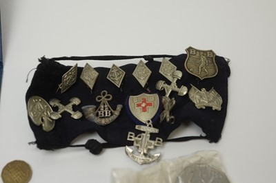 Lot 149 - Two WWI general service medals and other items