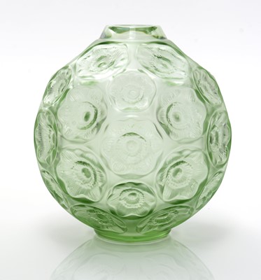 Lot 536 - A modern Lalique Anemone vase