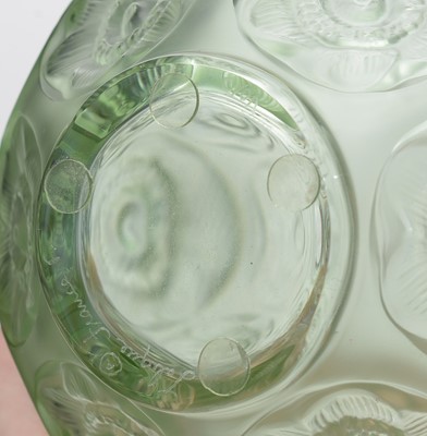 Lot 536 - A modern Lalique Anemone vase