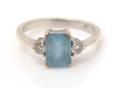 Lot 463 - A topaz and diamond ring