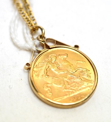 Lot 195 - A George V gold half-sovereign pendant