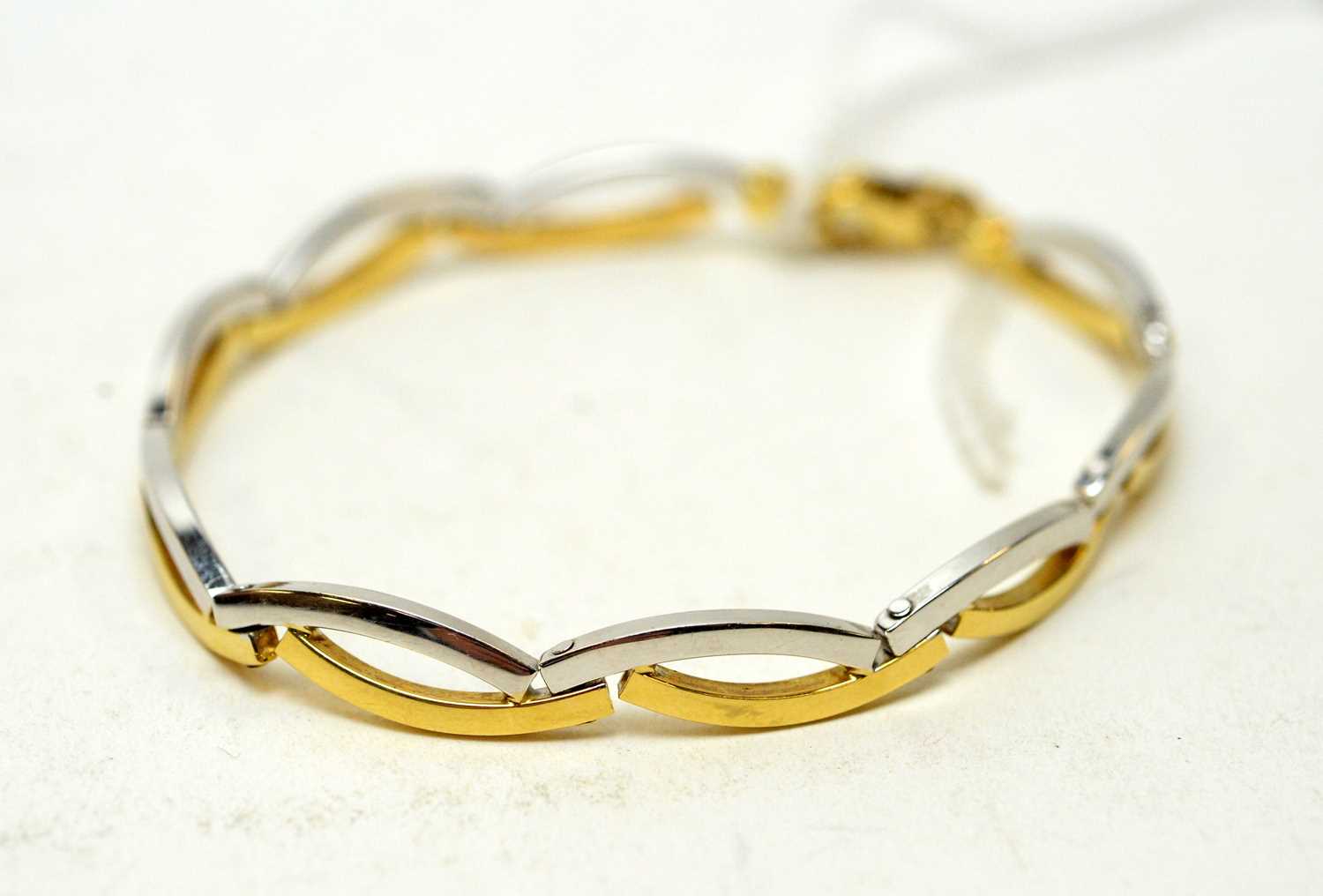 Lot 193 - An 18ct white and yellow gold bracelet