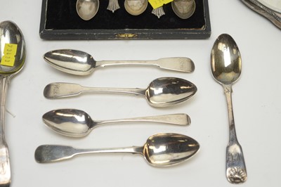 Lot 161 - A selection of silver items