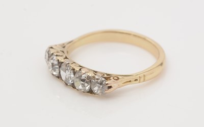 Lot 359 - A Victorian five stone diamond ring